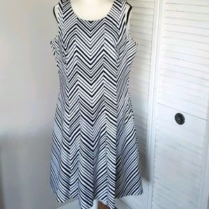 B/W Sleeveless Dress,Chevron Design,Plus …